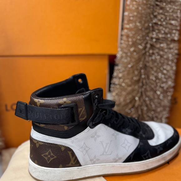Louis Vuitton Monogram Eclipse High-Top Sneakers-Authentic - Picture 3 of 7
